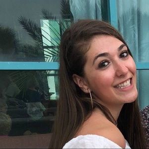 Meet your Posher, Danielle